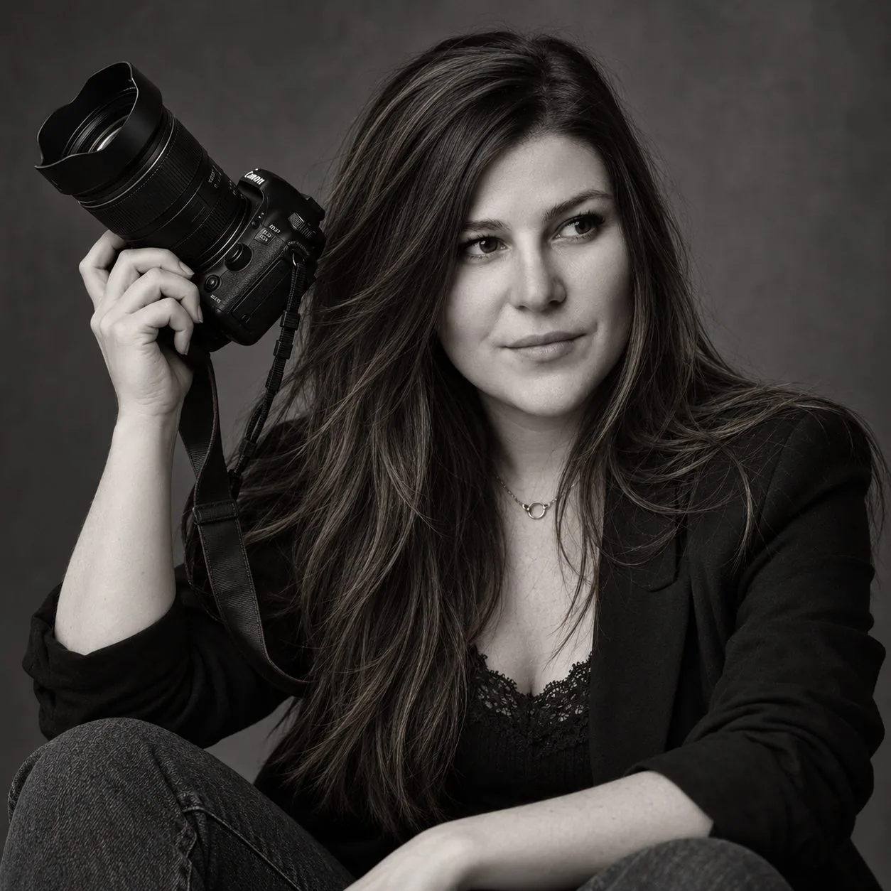 Pauline, photographe, portrait noir et blanc