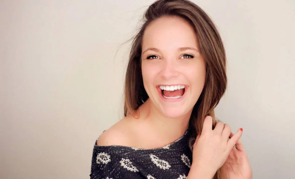 Éclat de rire en studio, pull à motifs